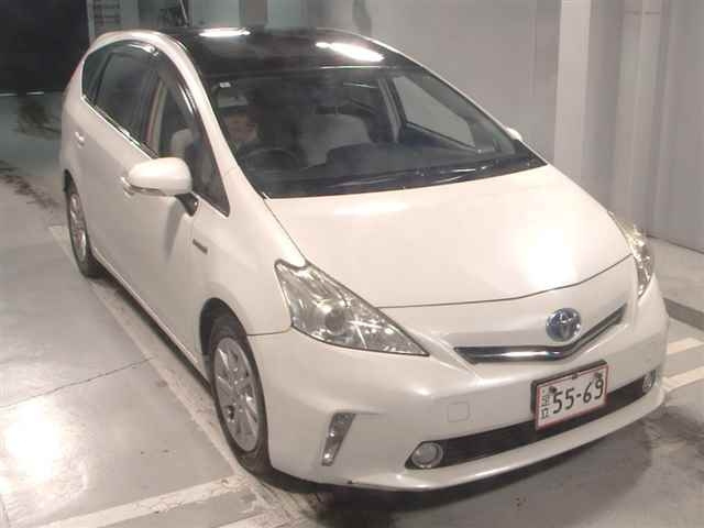 TOYOTA PRIUS ALPHA 2012
