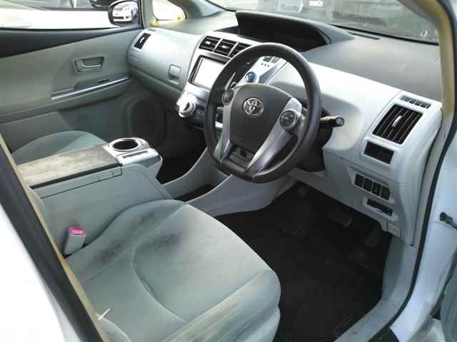 TOYOTA PRIUS ALPHA 2012