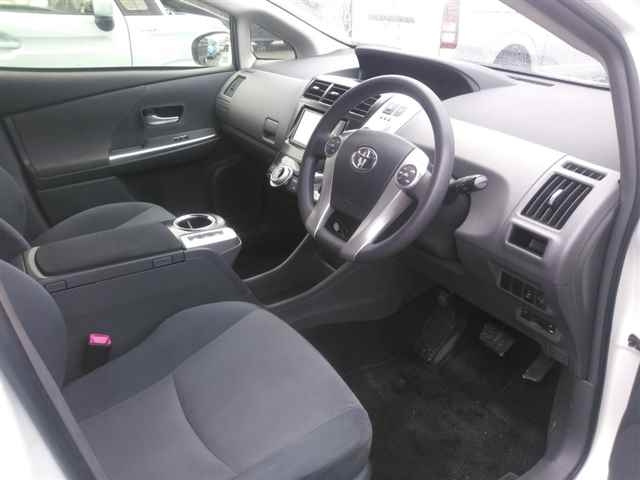 TOYOTA PRIUS ALPHA 2014