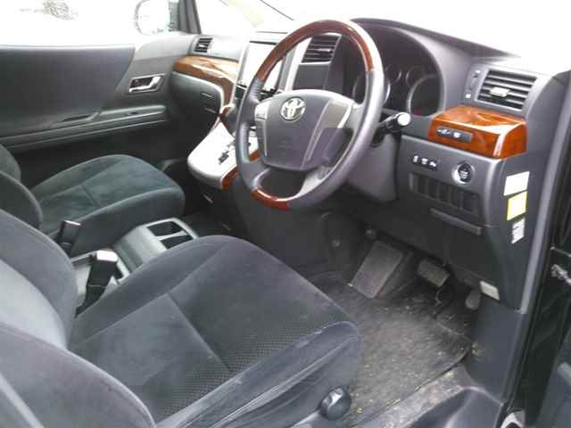TOYOTA VELLFIRE 2010