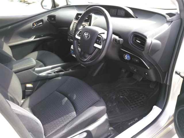 TOYOTA PRIUS 2018