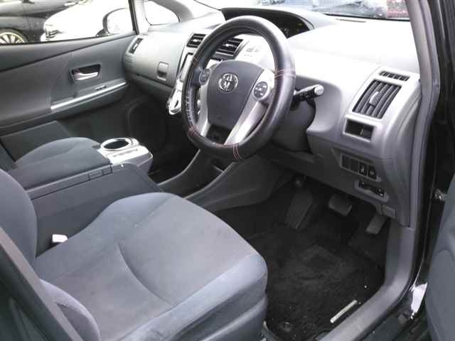 TOYOTA PRIUS ALPHA 2012