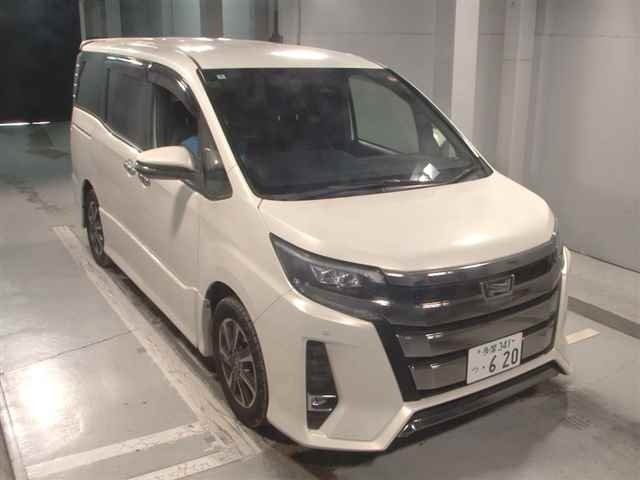TOYOTA NOAH 2018