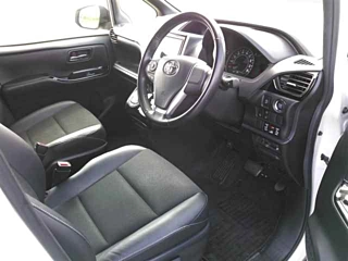 TOYOTA NOAH 2018