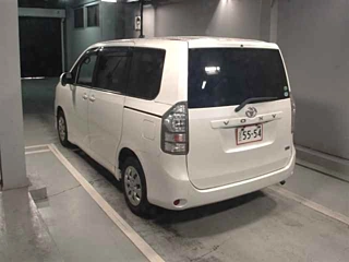 TOYOTA VOXY 2013