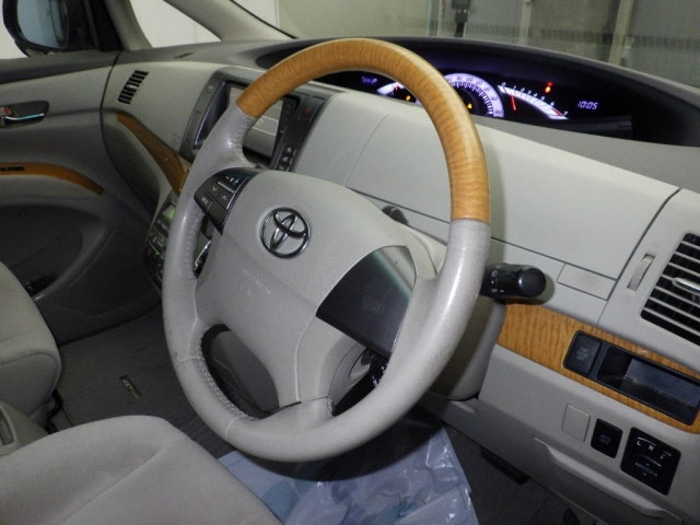 TOYOTA ESTIMA 2010