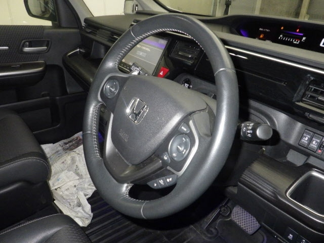 HONDA STEP WAGON 2016