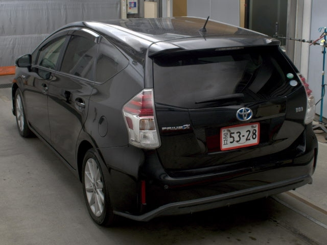 TOYOTA PRIUS ALPHA 2015