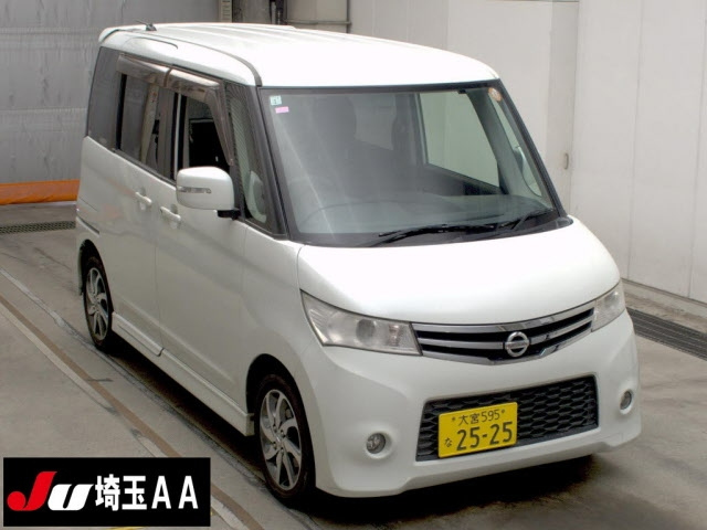 NISSAN ROOX 2013