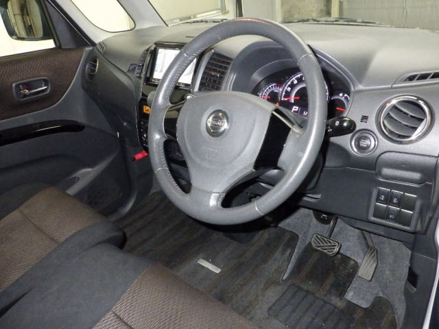 NISSAN ROOX 2013