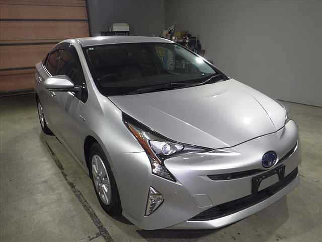 TOYOTA PRIUS 2017