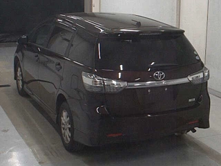 TOYOTA WISH 2013
