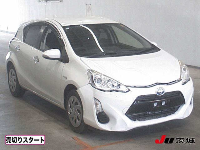 TOYOTA AQUA 2017