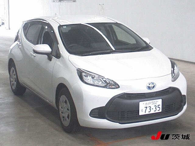 TOYOTA AQUA 2024