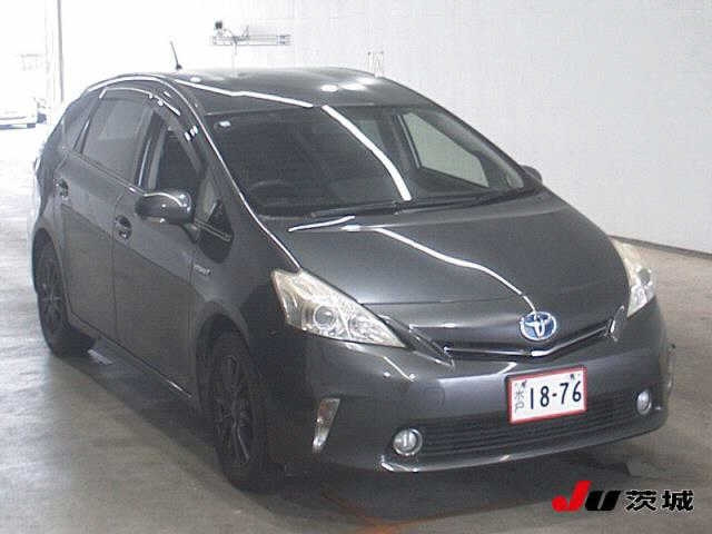 TOYOTA PRIUS ALPHA 2012