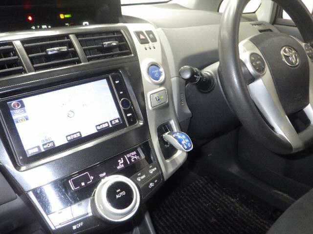 TOYOTA PRIUS ALPHA 2012