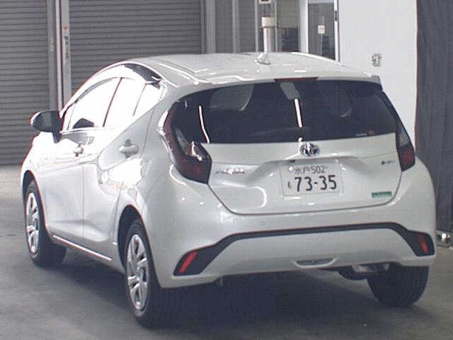 TOYOTA AQUA 2024