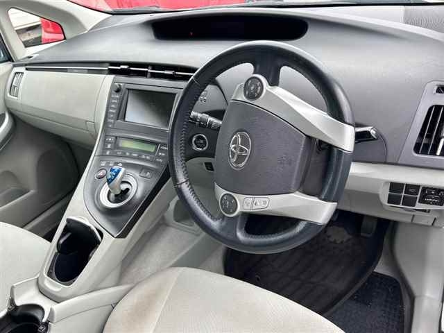 TOYOTA PRIUS 2011