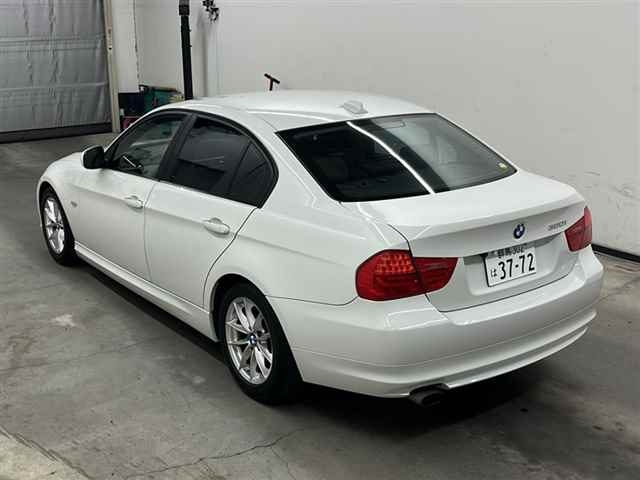 BMW 3 SERIES 2011