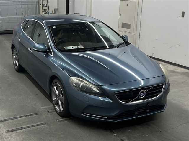 VOLVO V40 2015