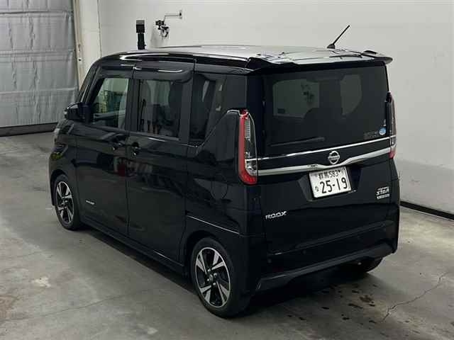 NISSAN ROOX 2021