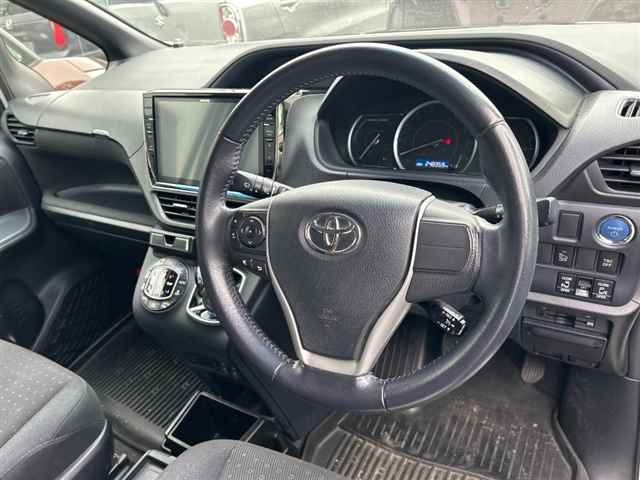 TOYOTA VOXY 2014