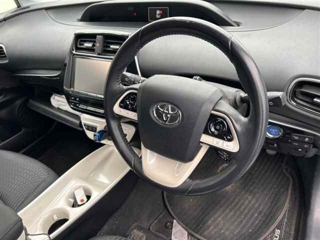 TOYOTA PRIUS 2017