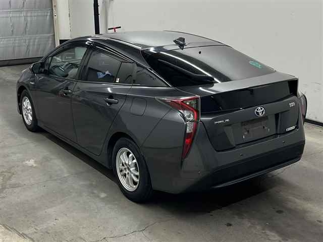 TOYOTA PRIUS 2017