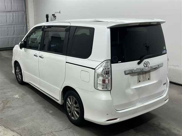 TOYOTA VOXY 2012