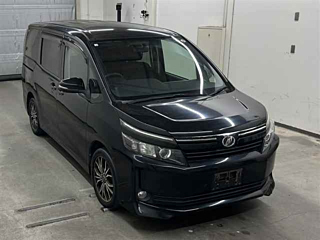 TOYOTA VOXY 2014