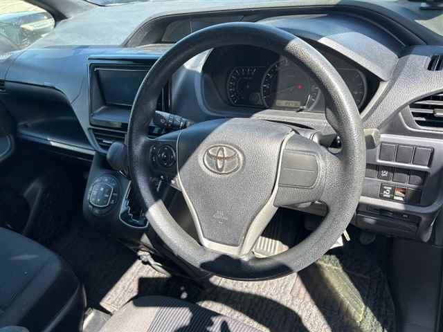 TOYOTA VOXY 2014