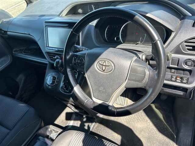 TOYOTA VOXY 2015