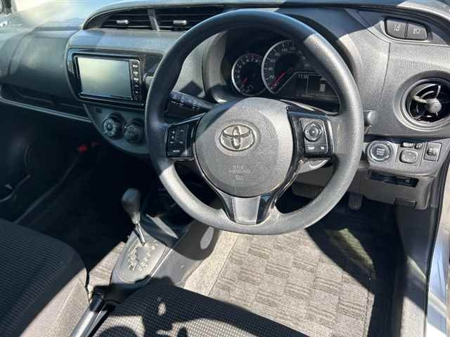 TOYOTA VITZ 2017