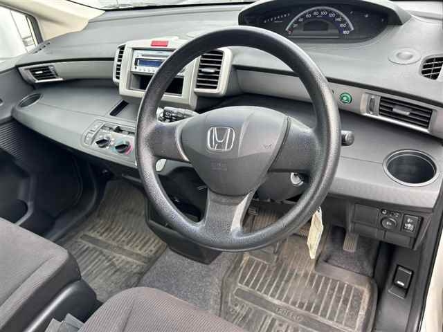 HONDA FREED 2011
