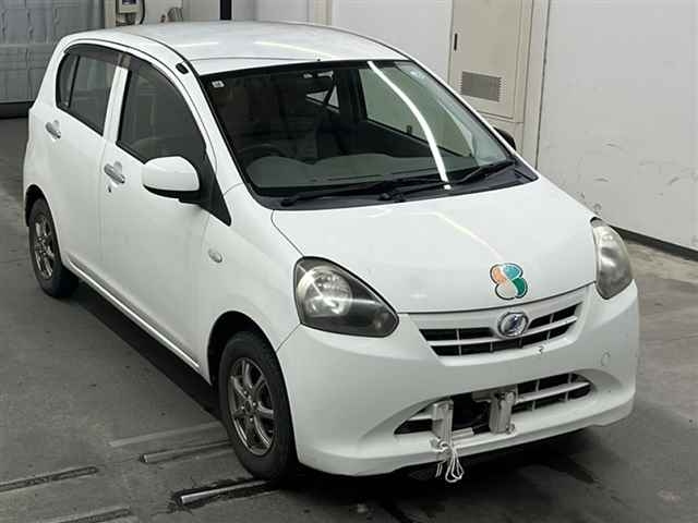 DAIHATSU MIRA E S 2013