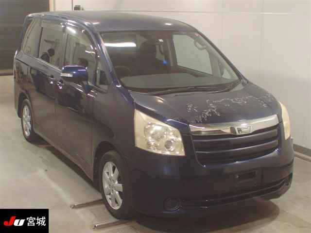 TOYOTA NOAH 2008