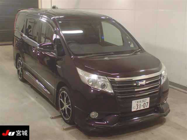 TOYOTA NOAH 2015