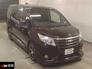 TOYOTA NOAH 2015