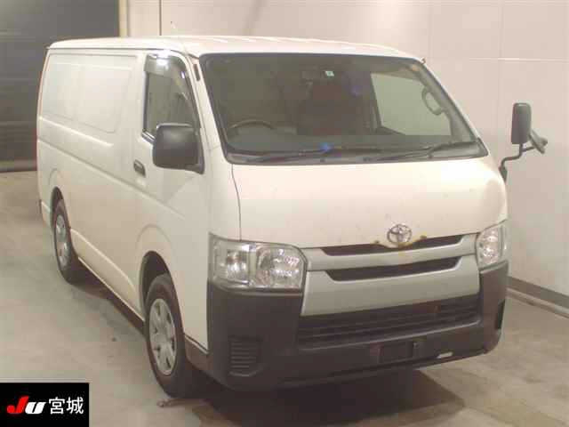 TOYOTA HIACE VAN 2015