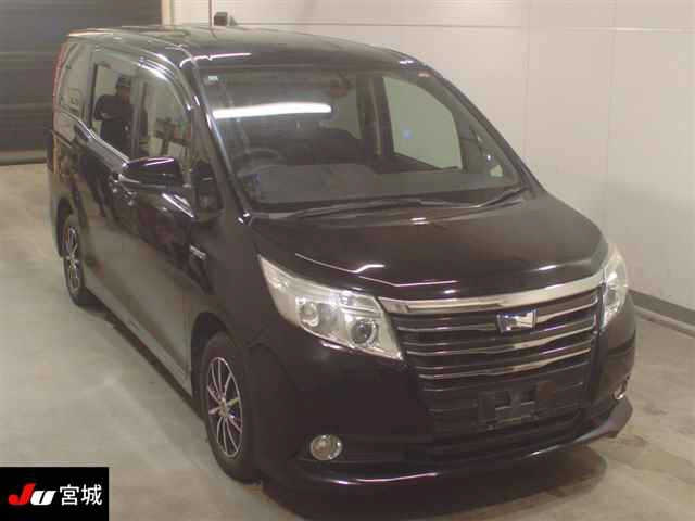 TOYOTA NOAH 2014