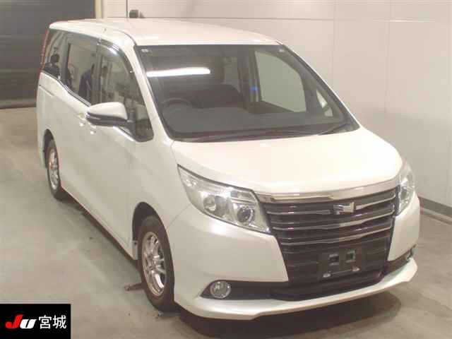 TOYOTA NOAH 2015