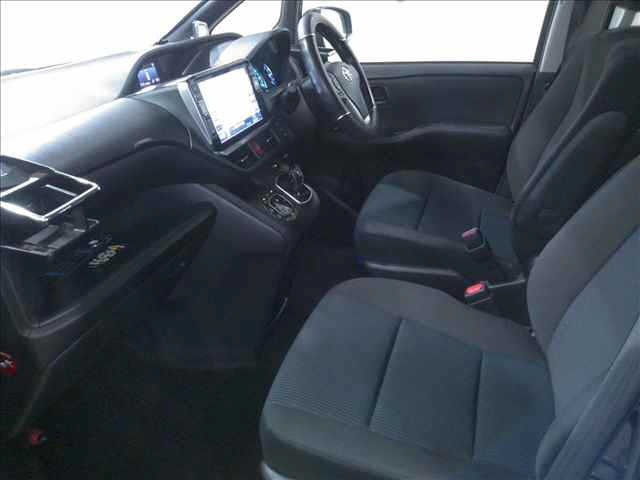 TOYOTA NOAH 2014