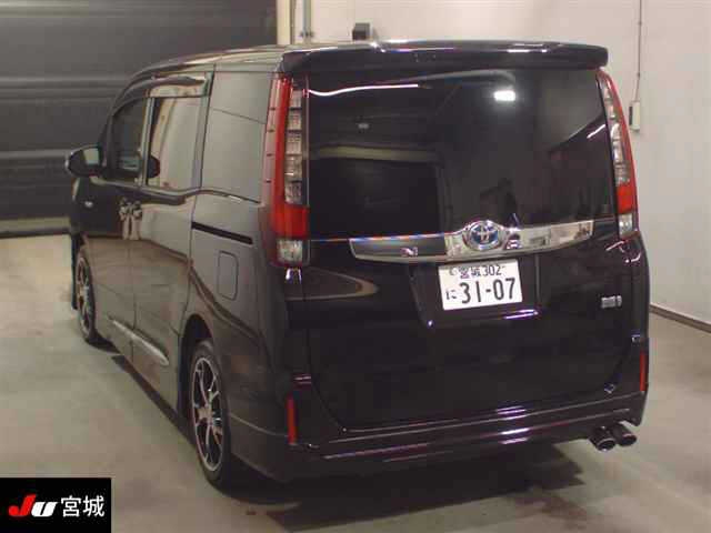 TOYOTA NOAH 2015