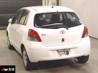 TOYOTA VITZ 2010