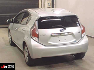 TOYOTA AQUA 2016