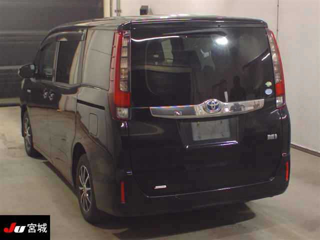 TOYOTA NOAH 2014