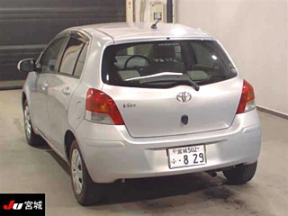 TOYOTA VITZ 2010