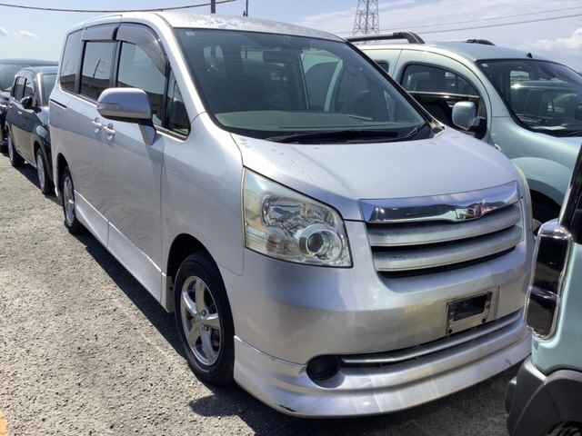 TOYOTA NOAH 2008