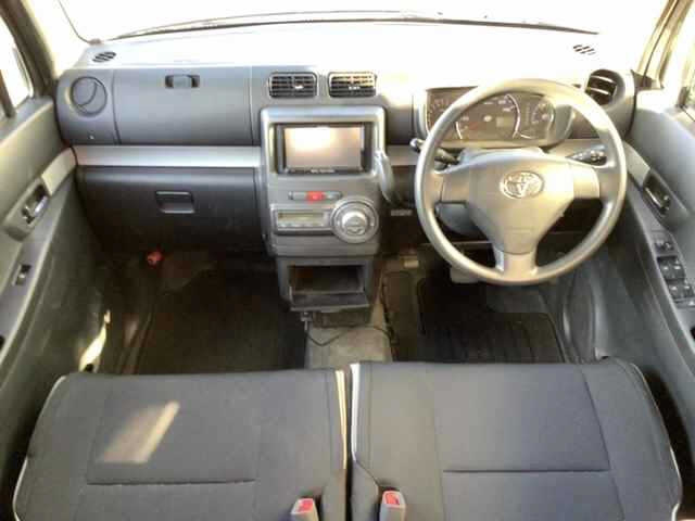 TOYOTA PIXIS SPACE 2011