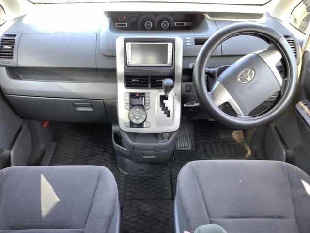 TOYOTA NOAH 2008